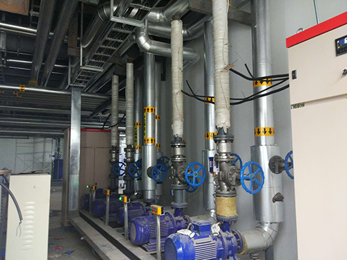 Индукционный нагрев для системы трубопроводов жидкостей